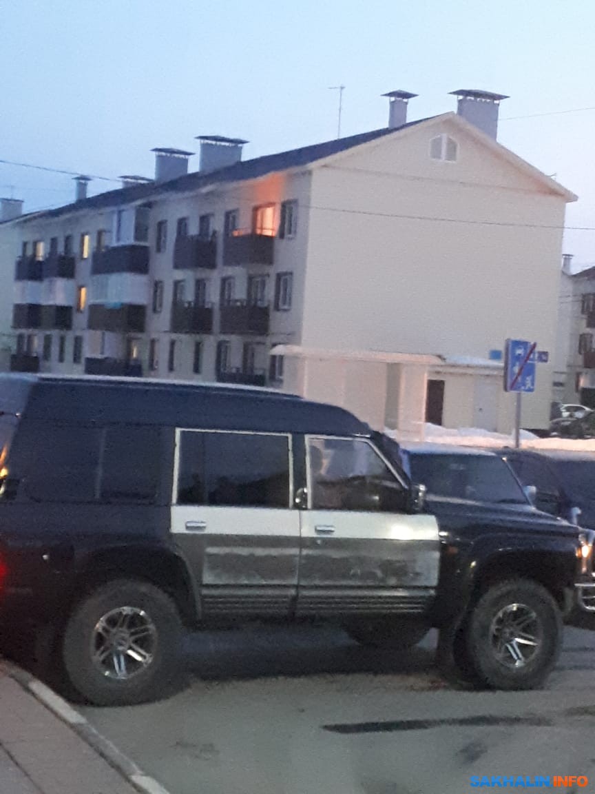 Самоизоляция по-сахалински: в дальнем жарят шашлыки на балконе