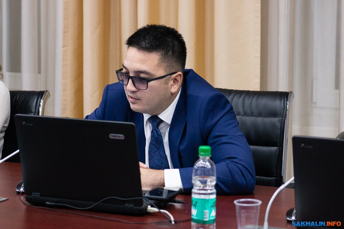 Руслан тен рассказал, как в южно-сахалинске покупали избирателей за пиво и деньги, а он был молодец